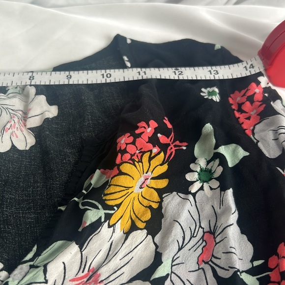 Old Navy Floral Blouse Multicolor XS Long‎ Sleeve V-Neck Lightweight Flows - Picture 7 of 8